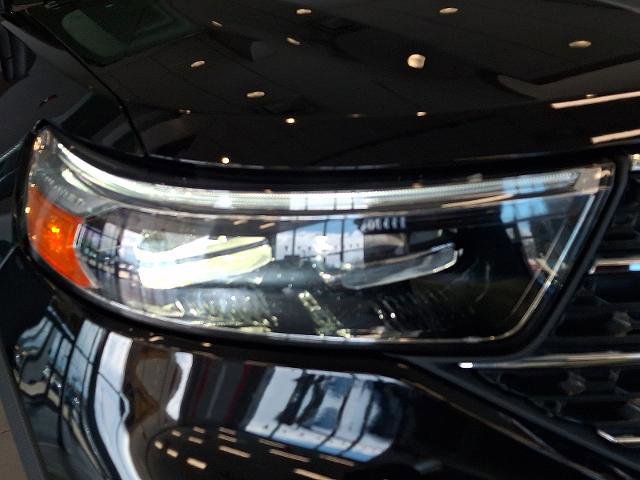 Certified 2022 Ford Explorer XLT w/ Equipment Group 202A image 9