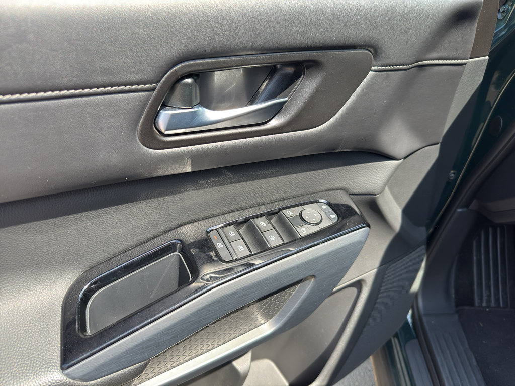 Used 2024 Nissan Pathfinder SL w/ SL Premium Package FWD image 11