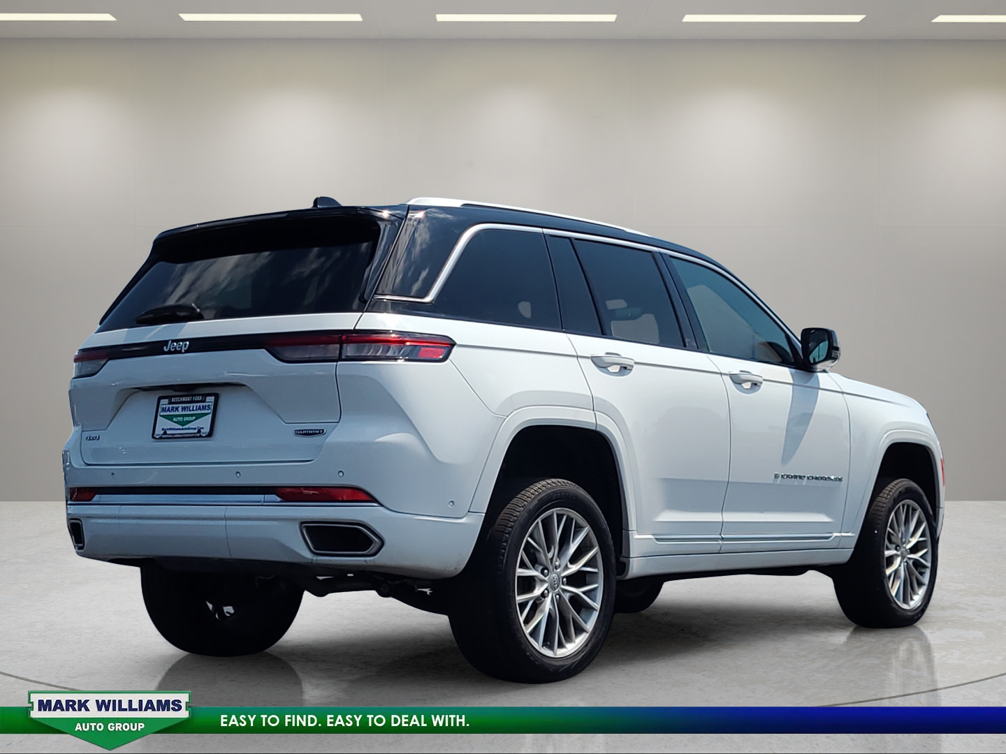 Used 2023 Jeep Grand Cherokee Summit w/ Luxury Tech Group V AWD/4WD image 4