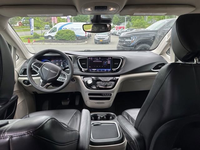 Used 2023 Chrysler Pacifica Touring-L FWD image 22
