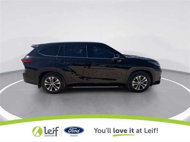 Used 2022 Toyota Highlander XLE image 4