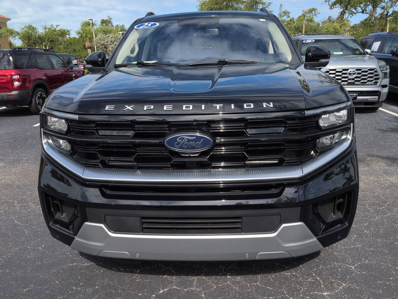 Certified 2025 Ford Expedition Max Platinum w/ Platinum Ultimate Package AWD/4WD image 8