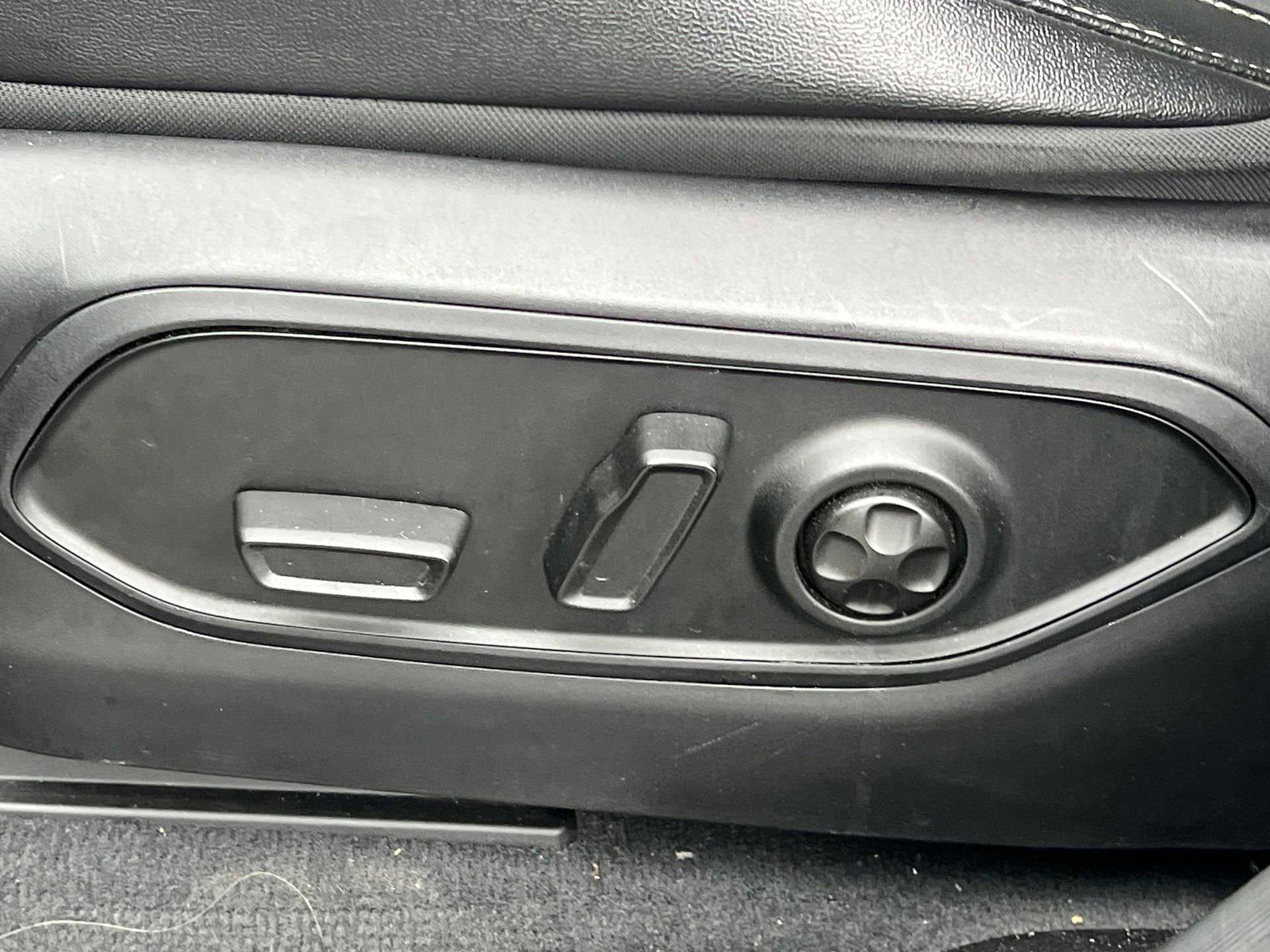 Used 2024 Jeep Grand Cherokee L Altitude image 23