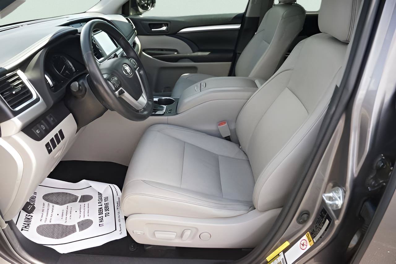 Used 2017 Toyota Highlander XLE FWD image 9