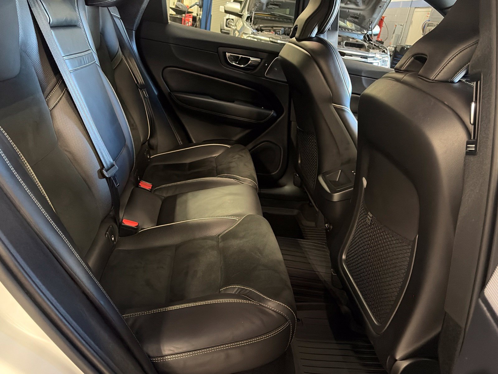 Used 2019 Volvo XC60 T6 R-Design w/ Protection Package Premier AWD/4WD image 22