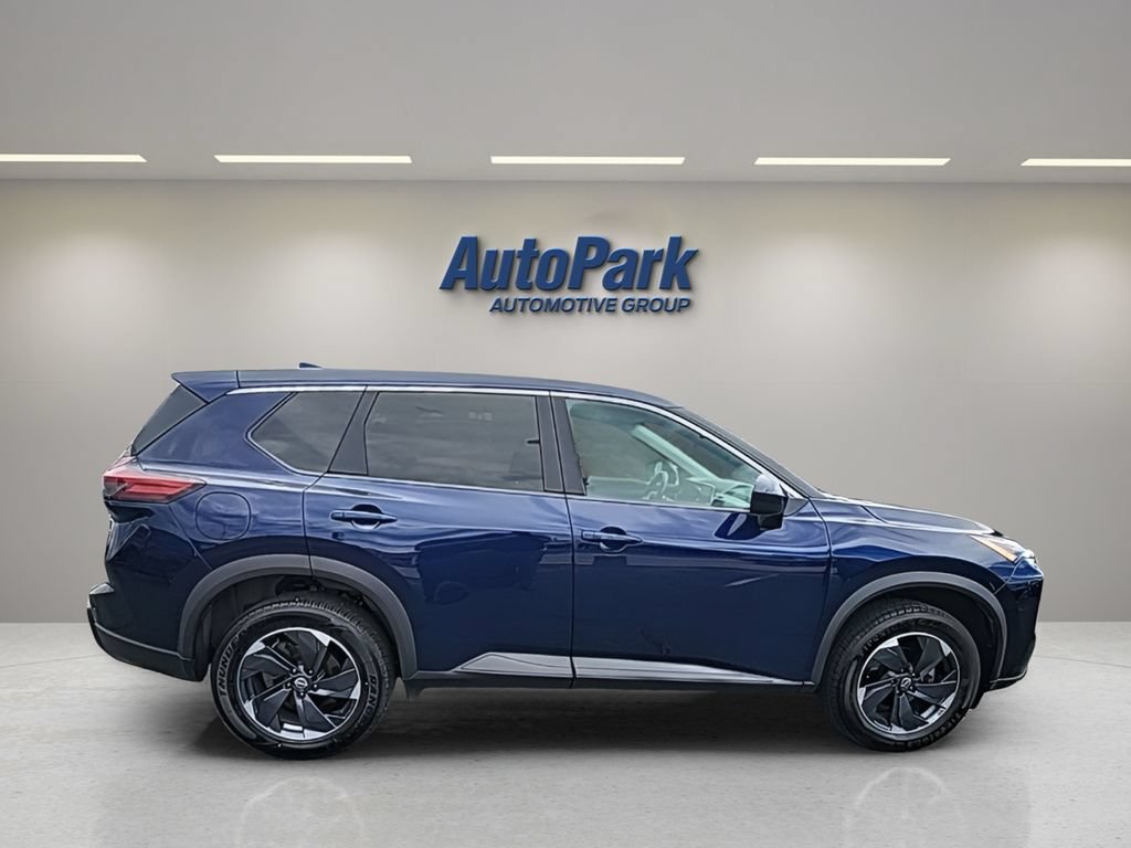 Used 2024 Nissan Rogue SV AWD/4WD image 9