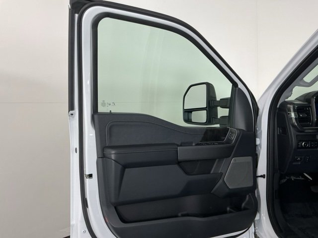 Certified 2025 Ford F450 Lariat w/ FX4 Off-Road Package image 15