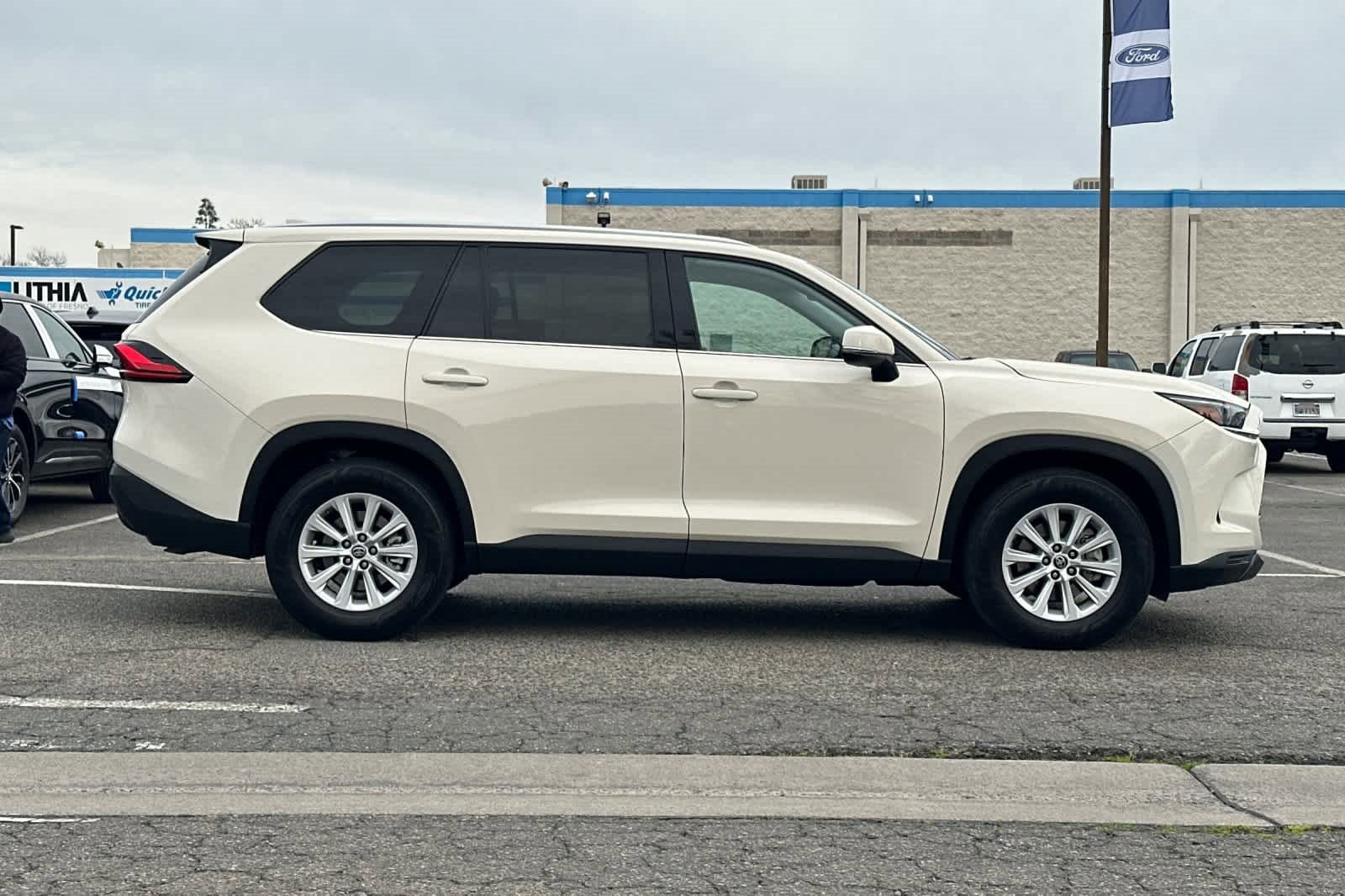 Used 2024 Toyota Grand Highlander XLE image 6