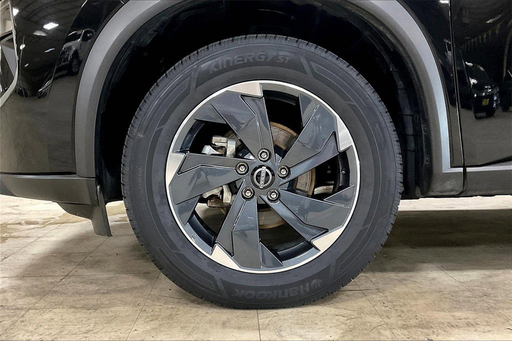 Used 2024 Nissan Rogue SV image 11