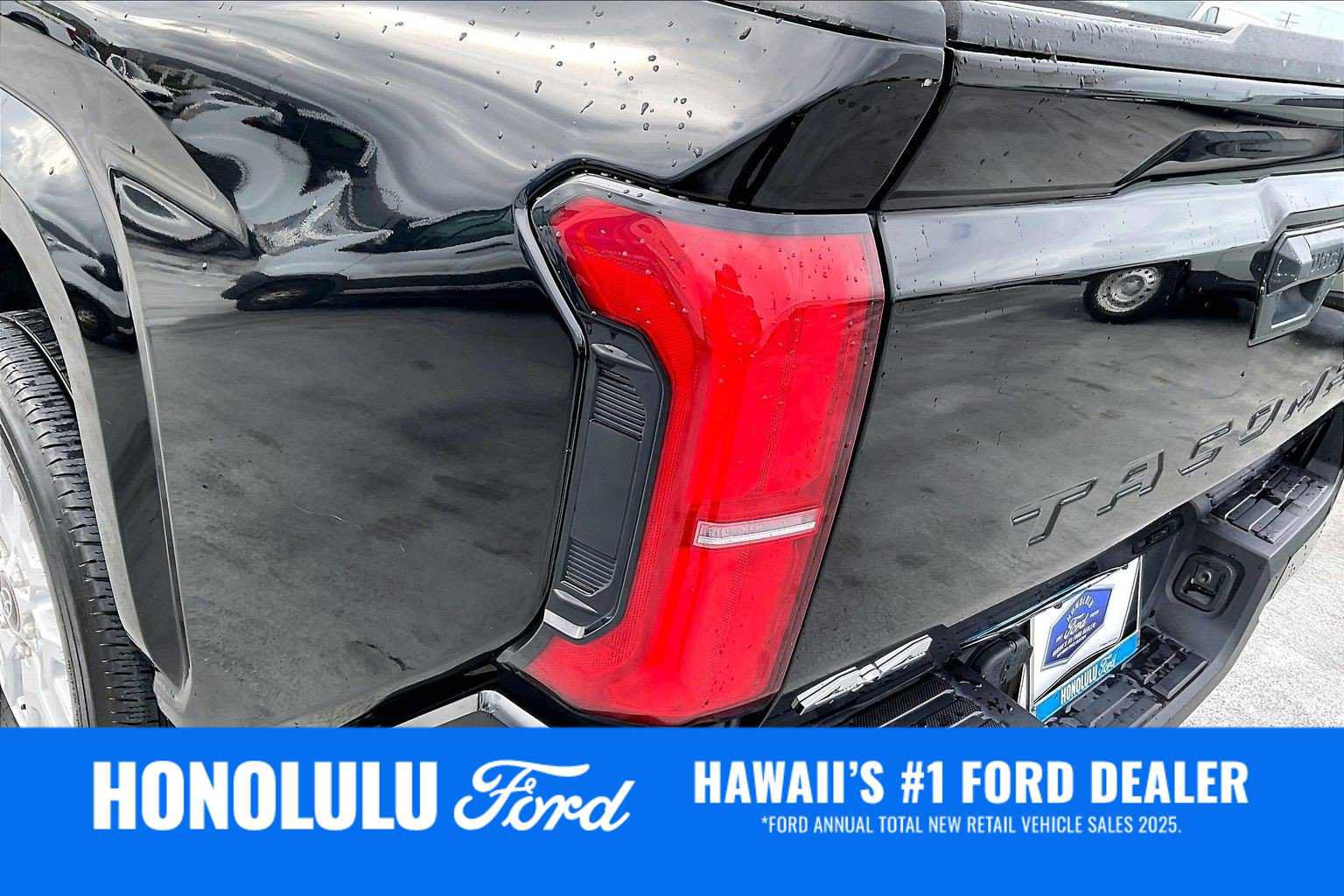 Used 2025 Toyota Tacoma SR5 AWD/4WD image 32