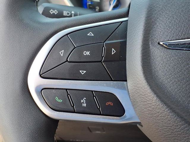 Used 2025 Chrysler Pacifica Select FWD image 14
