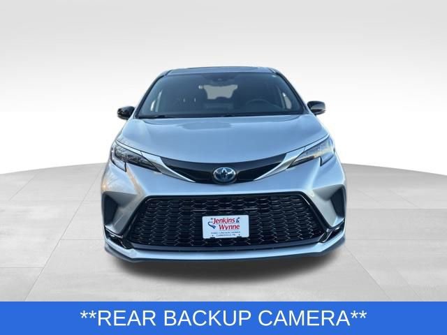 Used 2024 Toyota Sienna XSE w/ XSE Premium Package image 7