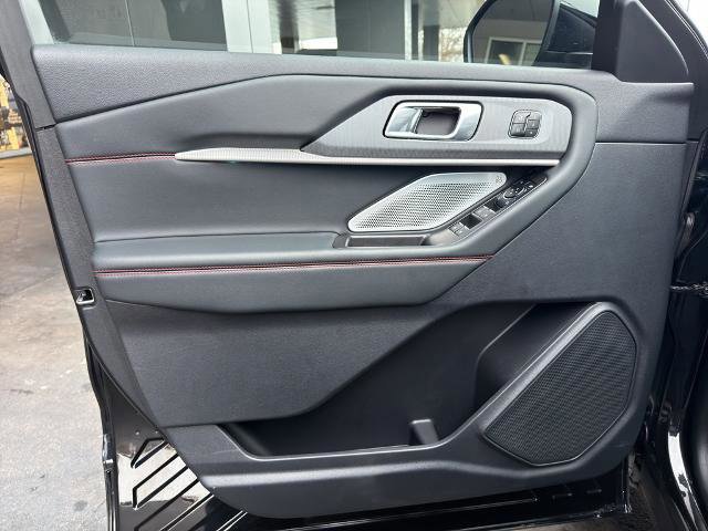 Certified 2025 Ford Explorer ST image 18