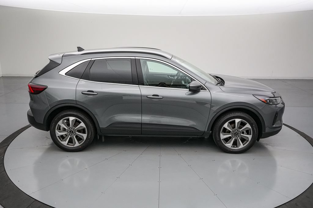 Certified 2025 Ford Escape Platinum AWD/4WD image 3