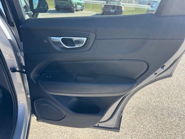 Used 2024 Volvo XC60 B5 Core image 32