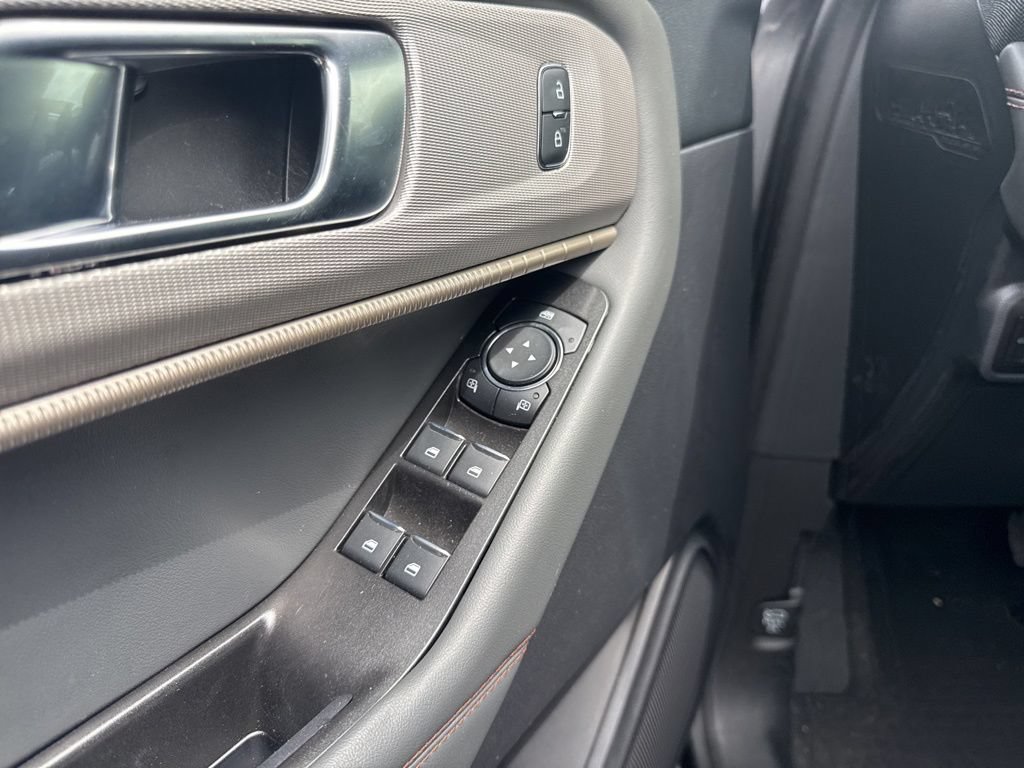Certified 2025 Ford Explorer Active AWD/4WD image 6
