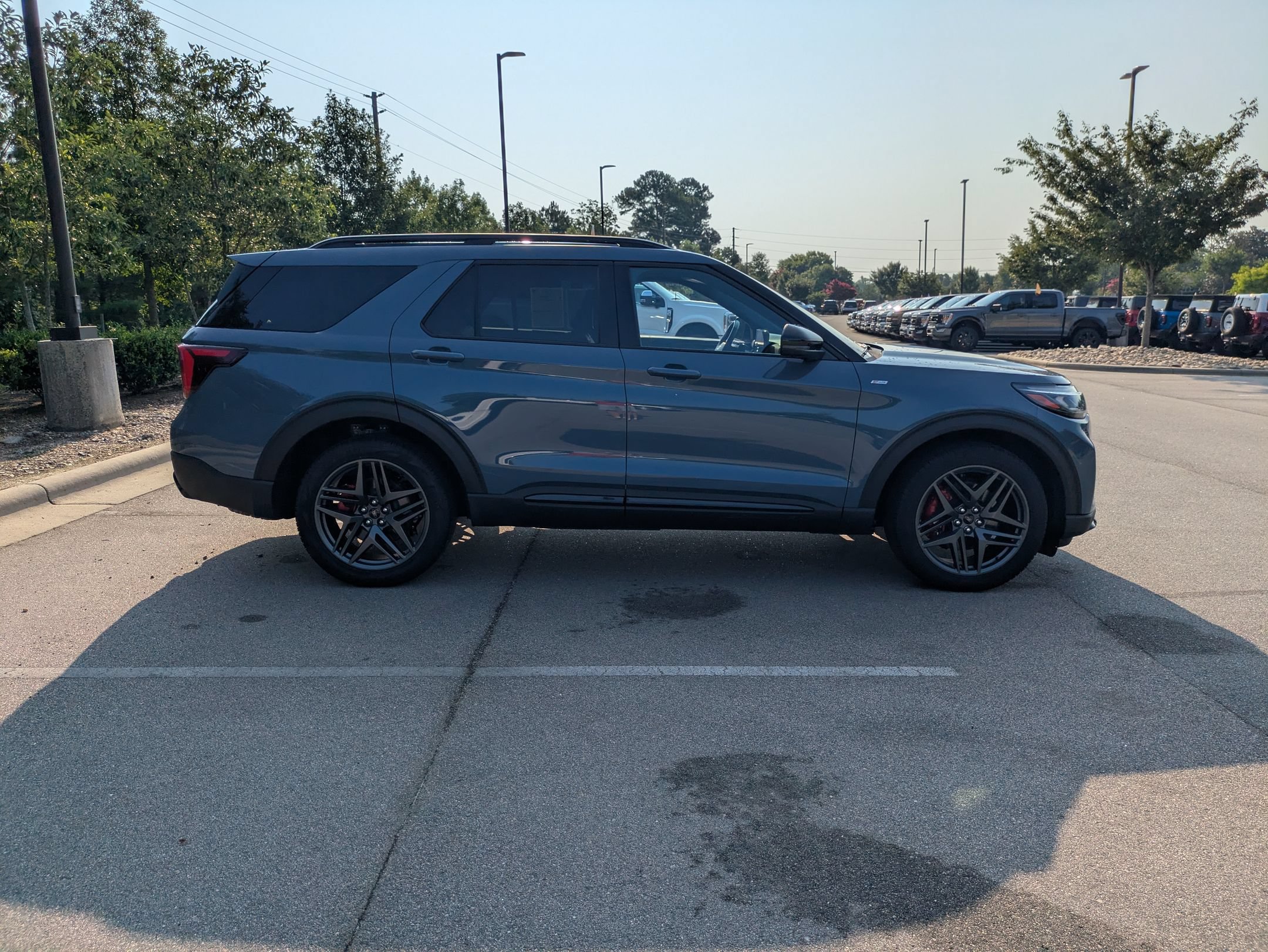 Certified 2025 Ford Explorer ST-Line w/ Premium Package AWD/4WD image 3