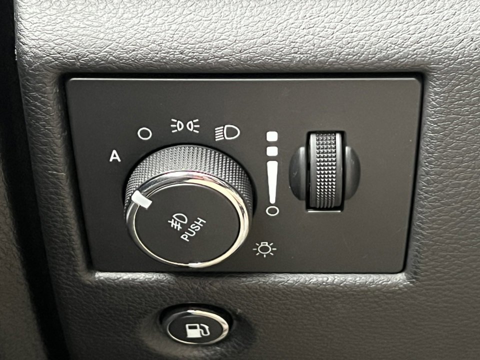 Used 2021 Jeep Grand Cherokee Limited image 23