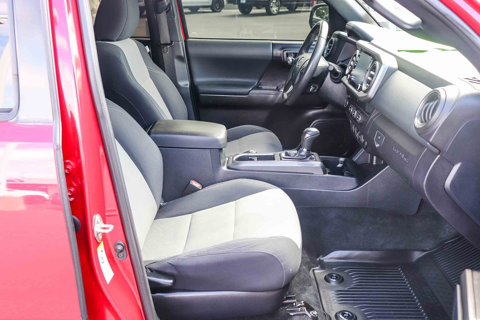 Used 2020 Toyota Tacoma TRD Sport w/ Technology Package RWD image 16