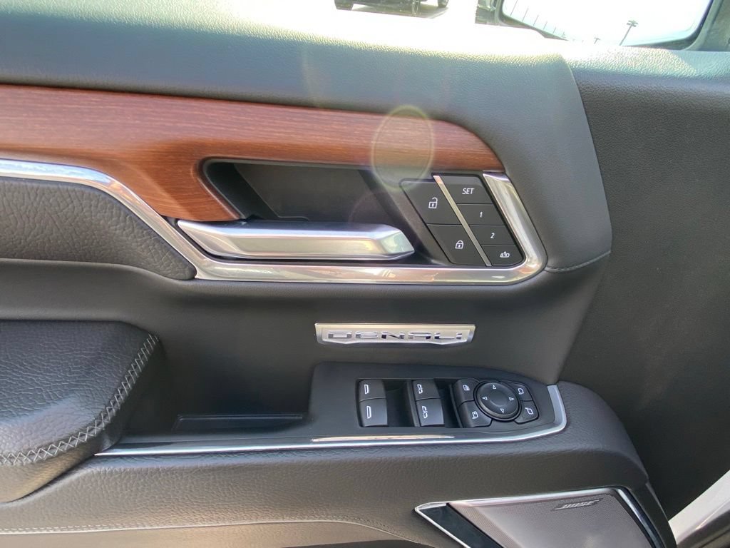 Used 2023 GMC Sierra 1500 Denali w/ Technology Package AWD/4WD image 11