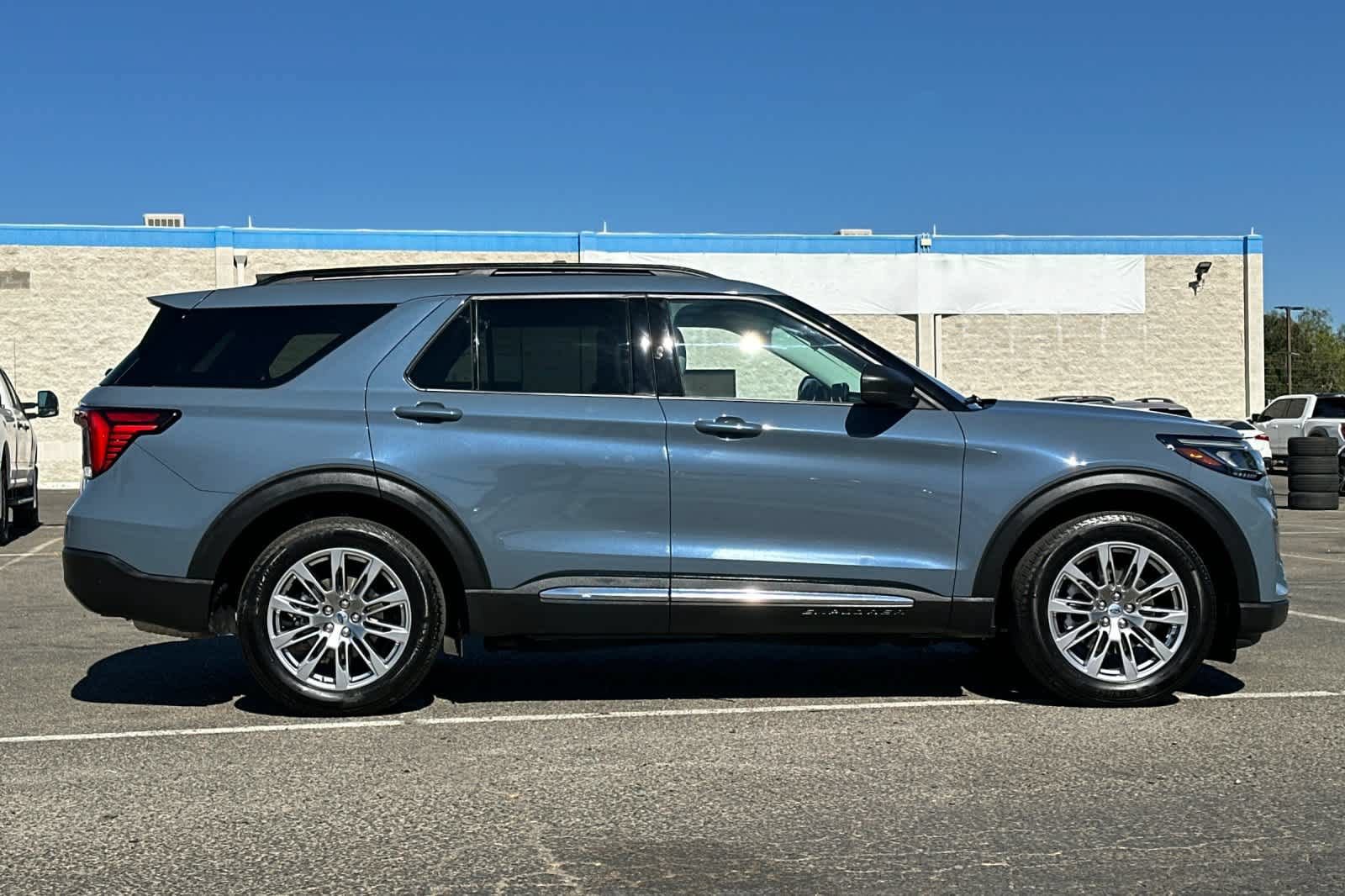 Certified 2025 Ford Explorer Active w/ Active Comfort Package AWD/4WD image 9