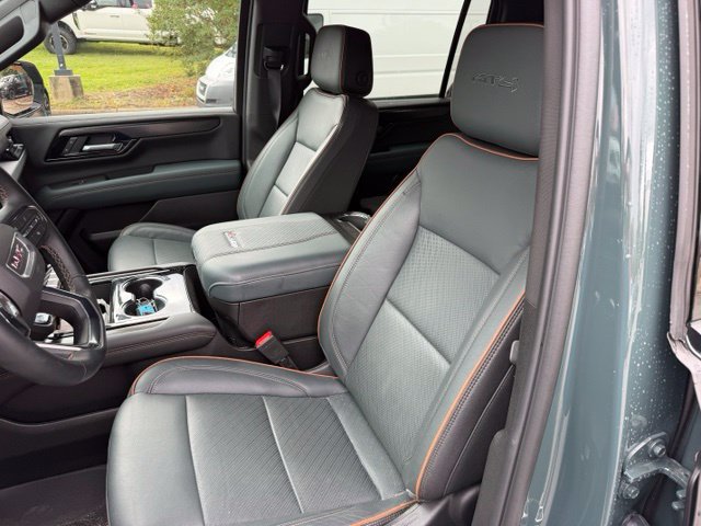 Used 2025 GMC Yukon XL AT4 w/ AT4 Premium Package AWD/4WD image 12