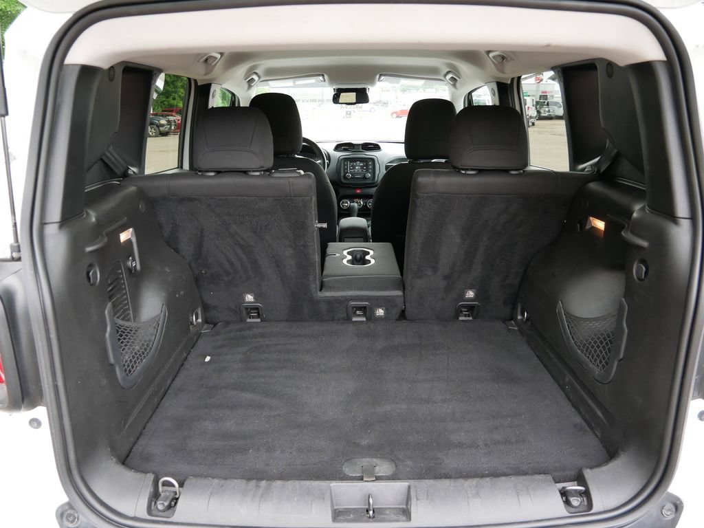 Used 2017 Jeep Renegade Latitude w/ Popular Equipment Group AWD/4WD image 10
