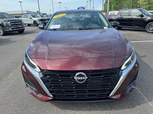 Used 2025 Nissan Altima 2.5 SV FWD image 2