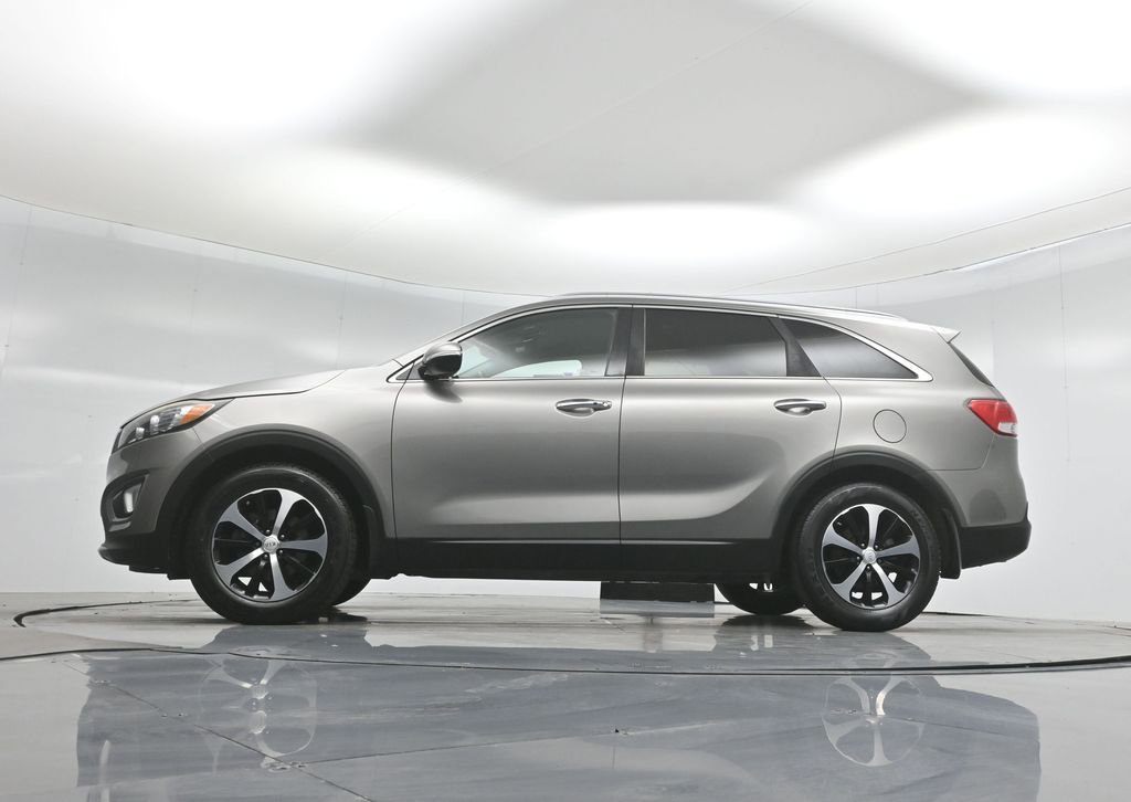 Used 2017 Kia Sorento EX image 8