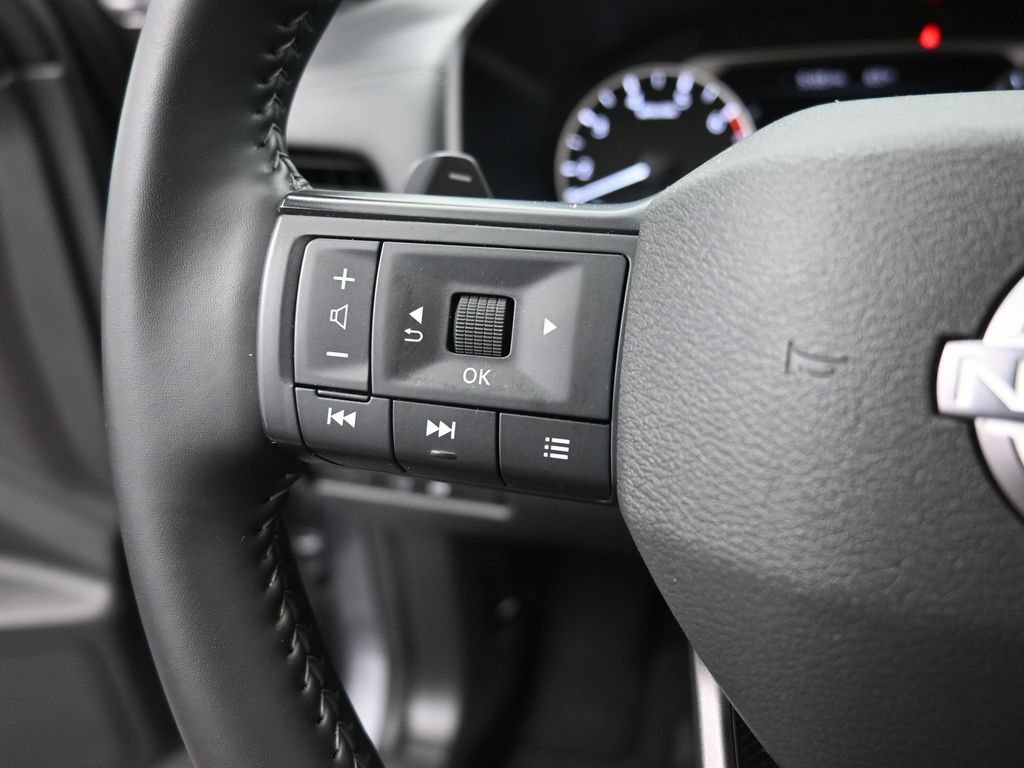 Used 2025 Nissan Rogue SV AWD/4WD image 6
