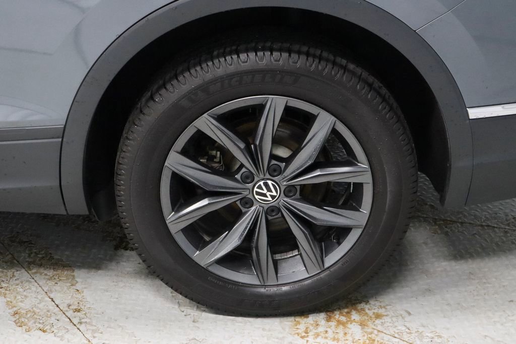 Used 2022 Volkswagen Tiguan SE image 18