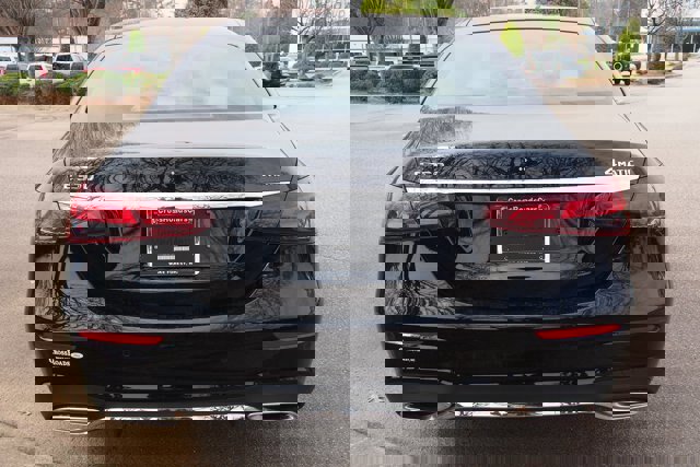 Used 2023 Mercedes-Benz E 350 4MATIC Sedan image 4