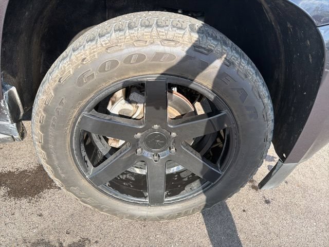 Used 2017 Chevrolet Tahoe LT w/ Luxury Package AWD/4WD image 4