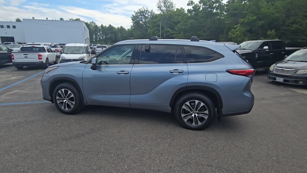 Used 2020 Toyota Highlander XLE AWD/4WD image 17