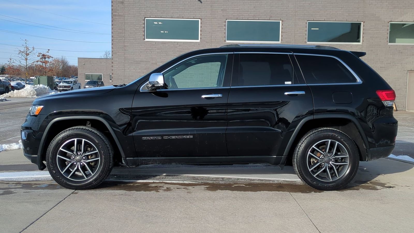 Used 2019 Jeep Grand Cherokee Limited w/ Trailer Tow Group IV image 2