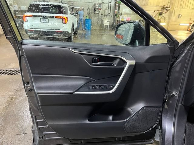 Used 2024 Toyota RAV4 LE AWD/4WD image 13