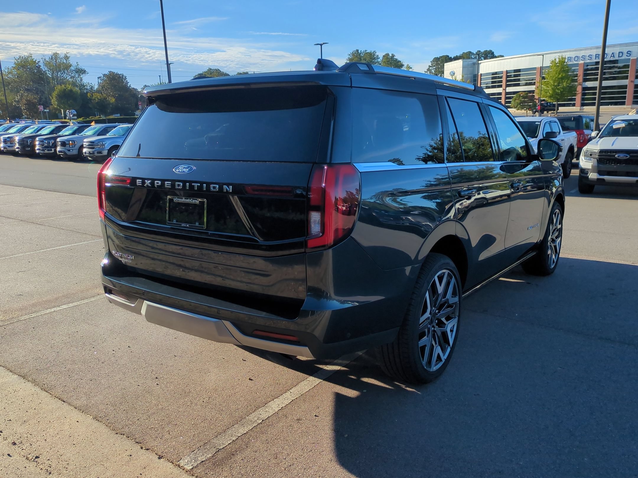 Certified 2025 Ford Expedition Platinum w/ Platinum Ultimate Package AWD/4WD image 4