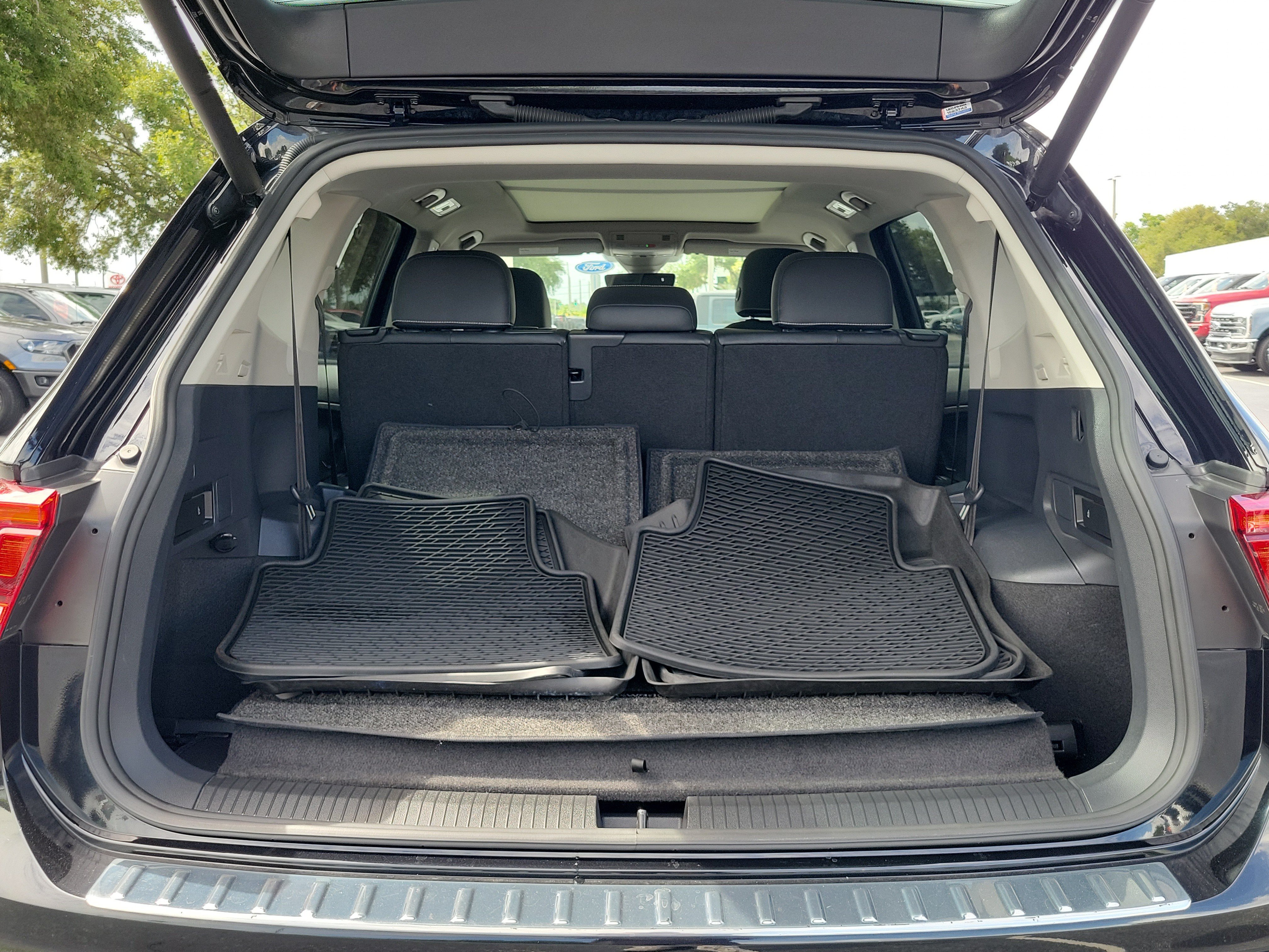 Used 2021 Volkswagen Tiguan SEL w/ 3rd Row Seat Package AWD/4WD image 10