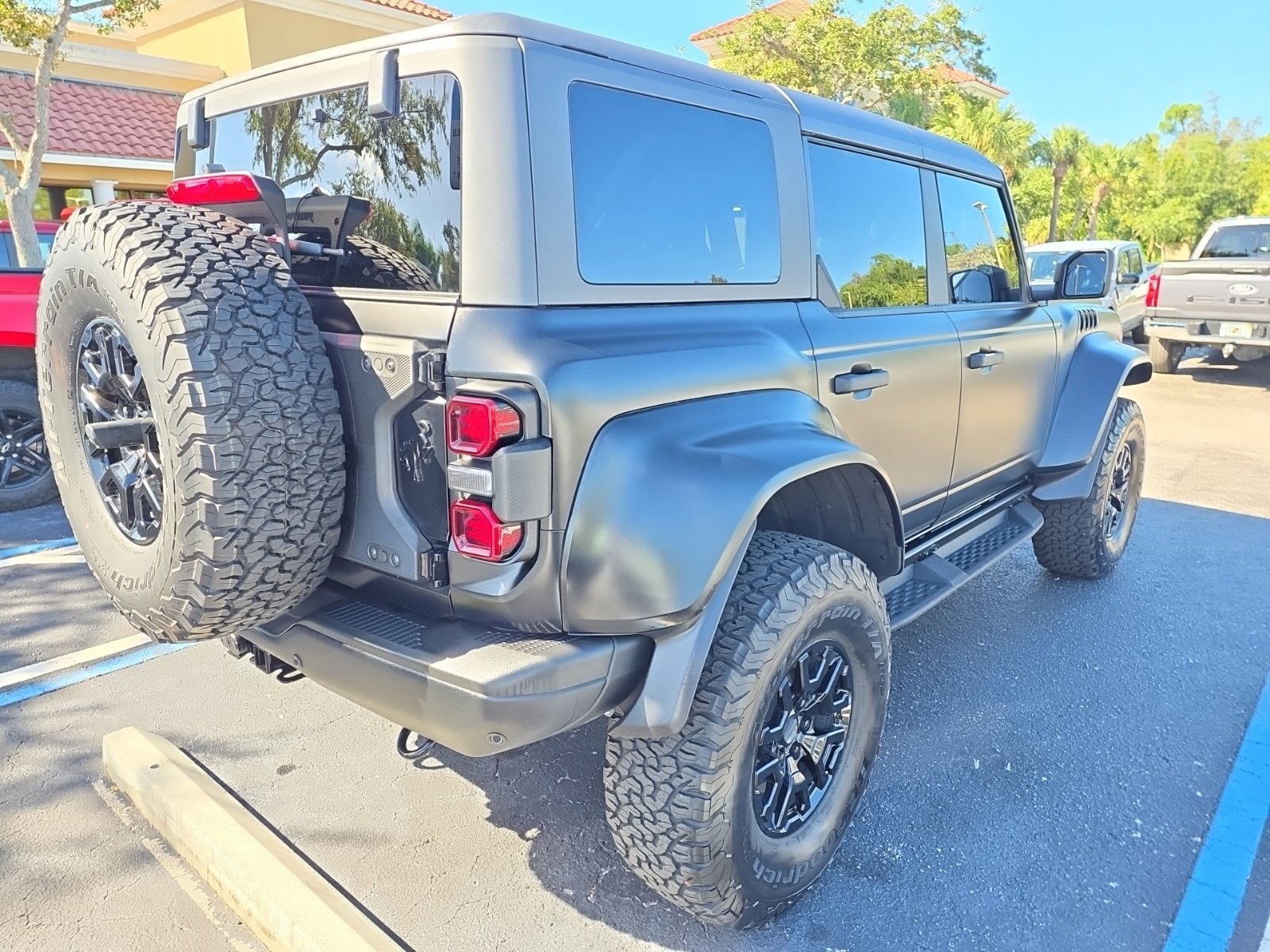 Certified 2024 Ford Bronco Raptor w/ Interior Carbon Fiber Pack 6 AWD/4WD image 4