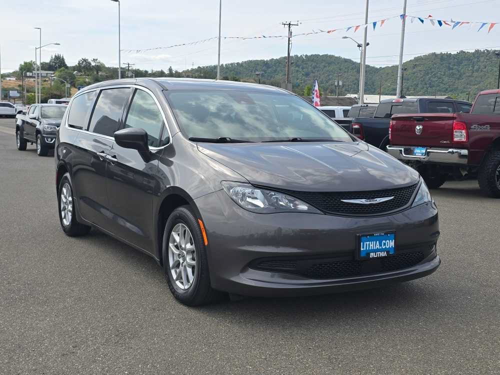 Used 2023 Chrysler Voyager LX FWD image 7