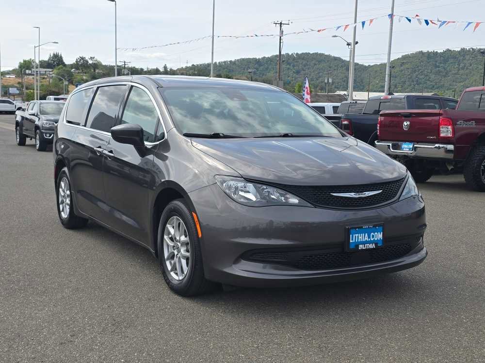 Used 2023 Chrysler Voyager LX FWD image 7