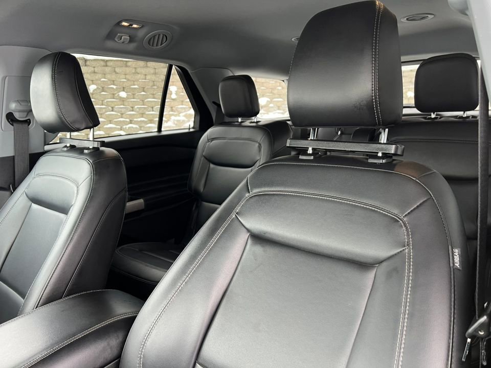 Certified 2022 Ford Explorer XLT w/ Equipment Group 202A image 17