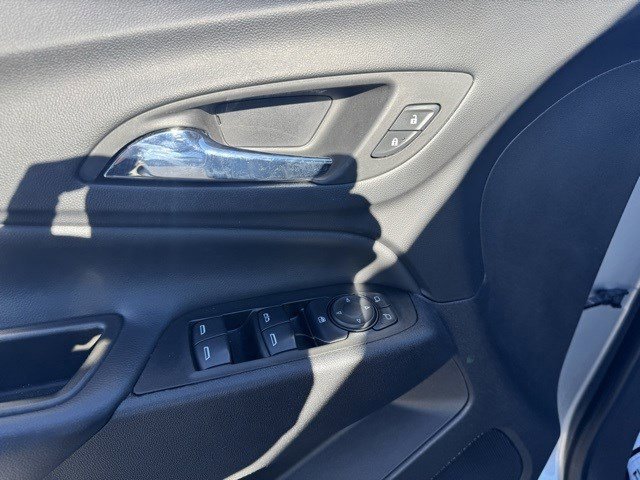 Used 2023 Chevrolet Equinox LT w/ Driver Convenience Package image 11
