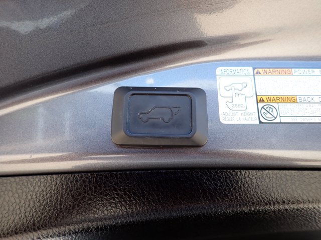 Used 2018 Toyota RAV4 Limited w/ Advanced Technology Package AWD/4WD image 9