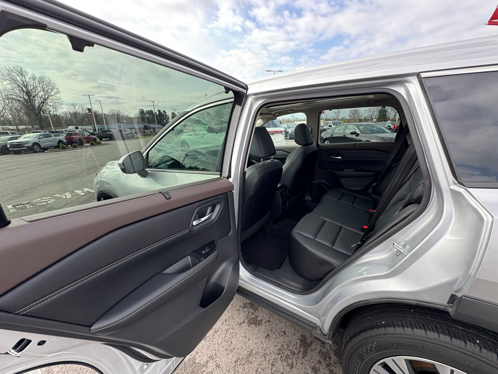 Used 2023 Nissan Rogue SV w/ SV Premium B Package AWD/4WD image 23