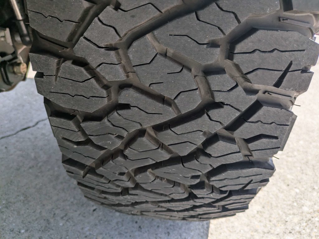 Certified 2026 Ford F350 Platinum w/ Tremor Off-Road Package AWD/4WD image 12
