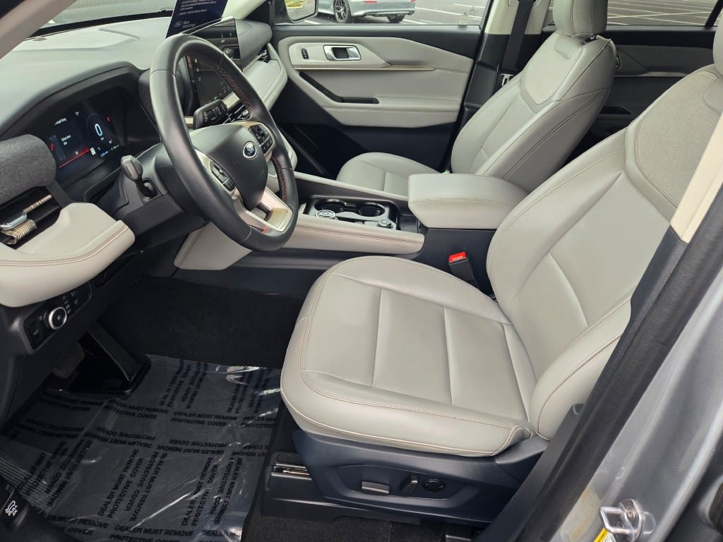 Certified 2025 Ford Explorer Active w/ Active Comfort Package AWD/4WD image 24