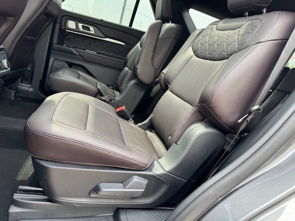 Certified 2025 Ford Explorer Platinum w/ LUX Leather Package AWD/4WD image 10