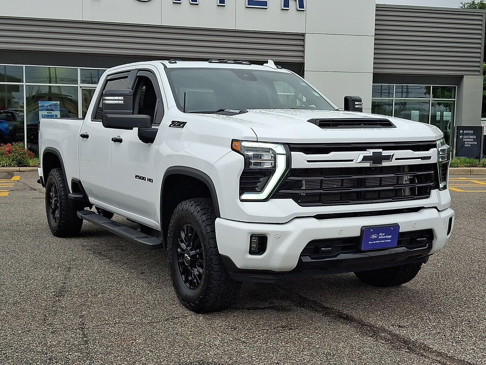 Used 2024 Chevrolet Silverado 2500 LTZ w/ LTZ Plus Package AWD/4WD image 2