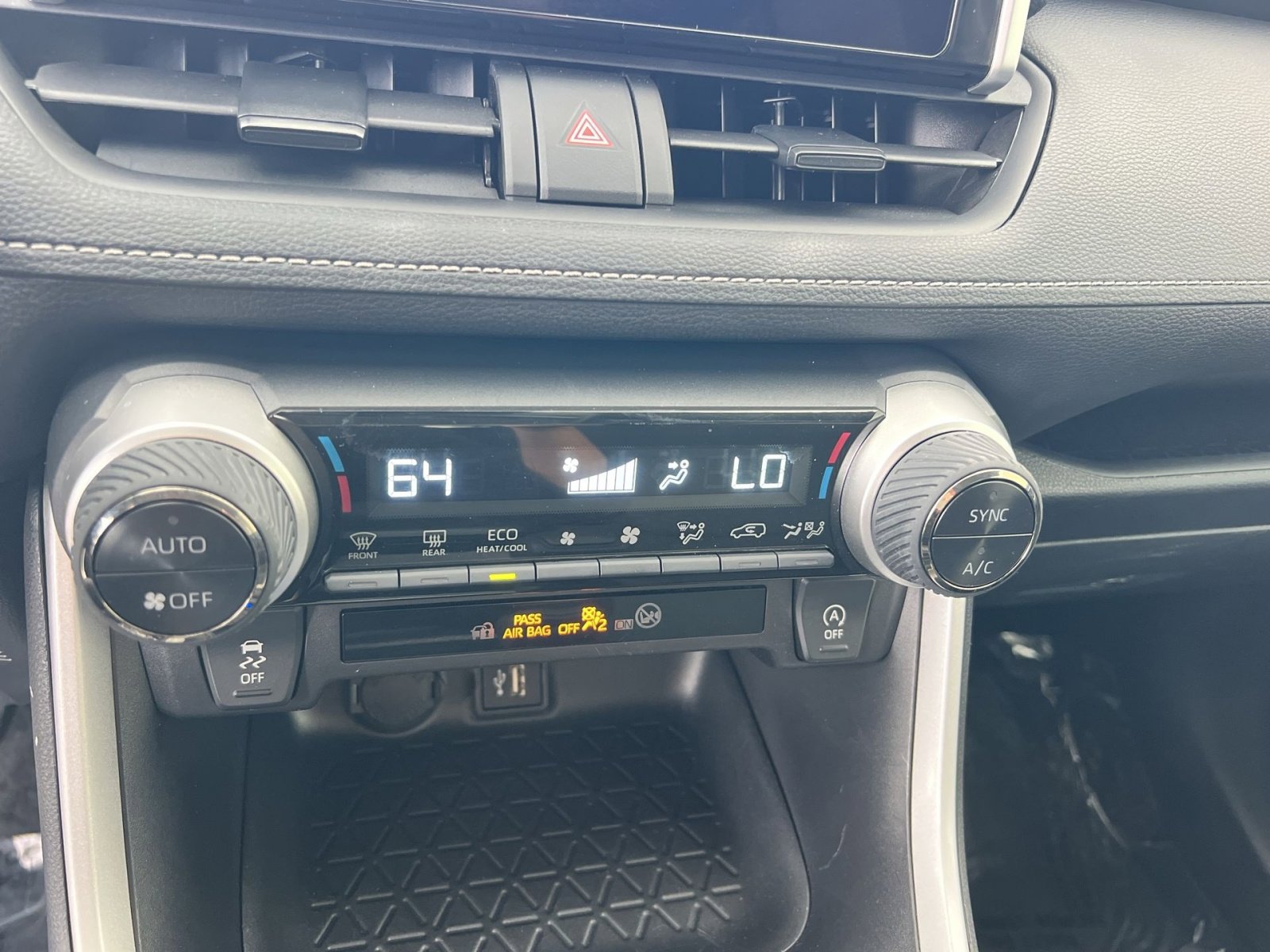 Used 2025 Toyota RAV4 XLE FWD image 29